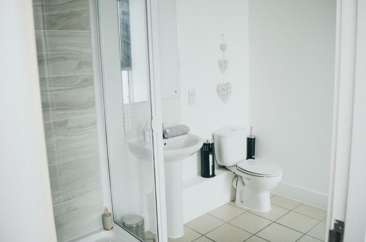 Serviced Apartment In Liverpool City Centre - Free Parking - Balcony - By Happy Days Exterior foto