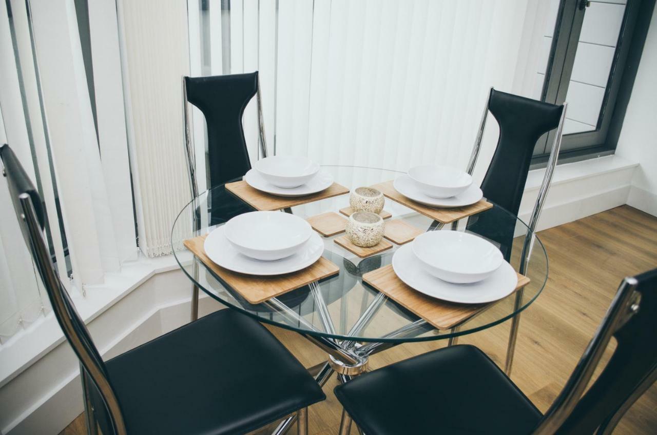 Serviced Apartment In Liverpool City Centre - Free Parking - Balcony - By Happy Days Exterior foto