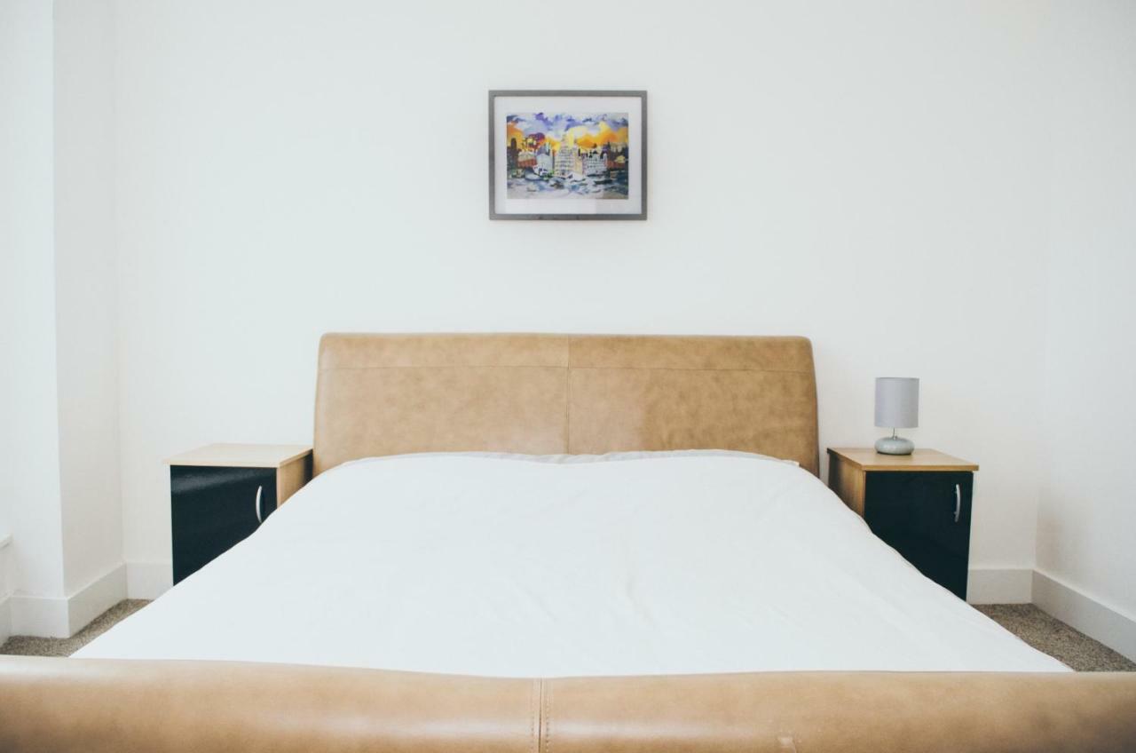 Serviced Apartment In Liverpool City Centre - Free Parking - Balcony - By Happy Days Exterior foto