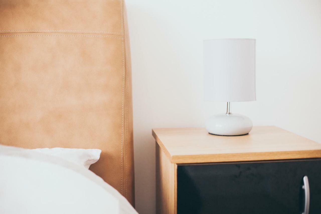 Serviced Apartment In Liverpool City Centre - Free Parking - Balcony - By Happy Days Exterior foto