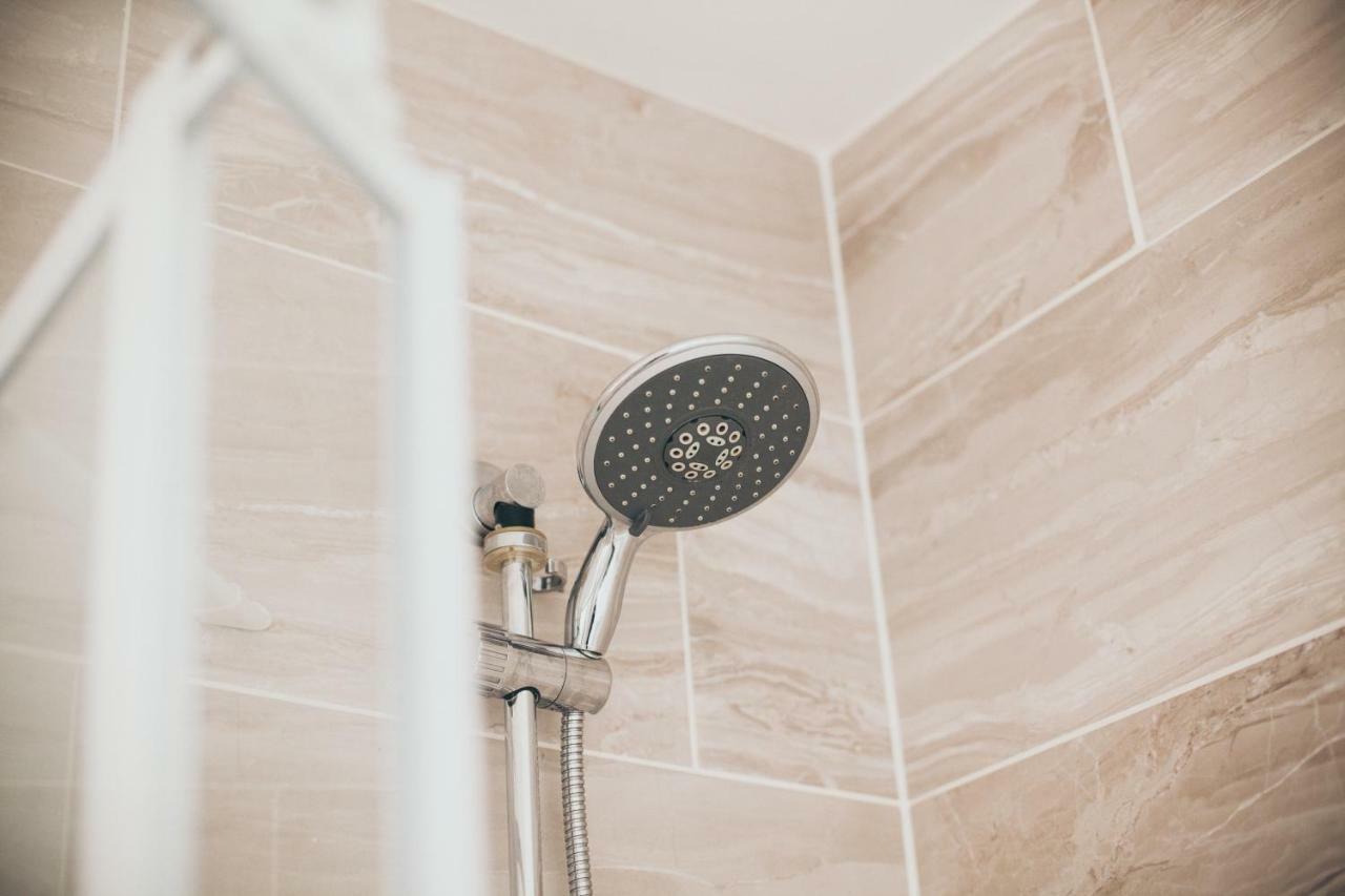 Serviced Apartment In Liverpool City Centre - Free Parking - Balcony - By Happy Days Exterior foto